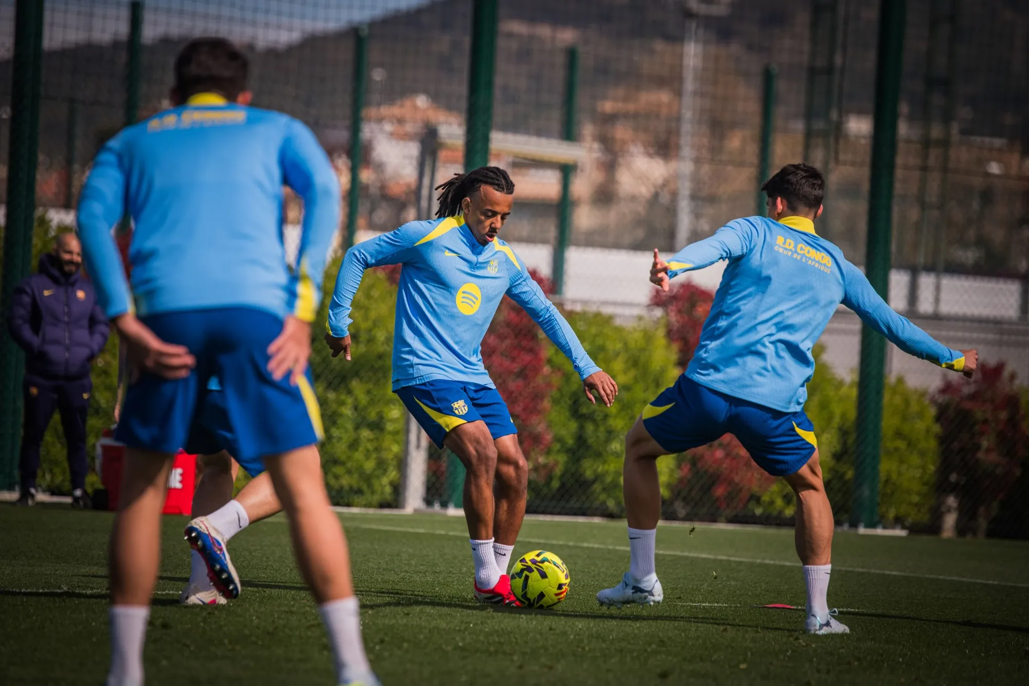 Balde a Koundé blízko návratu