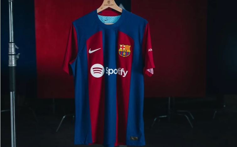 Barcelona představila domácí dresy pro sezónu 2023/24