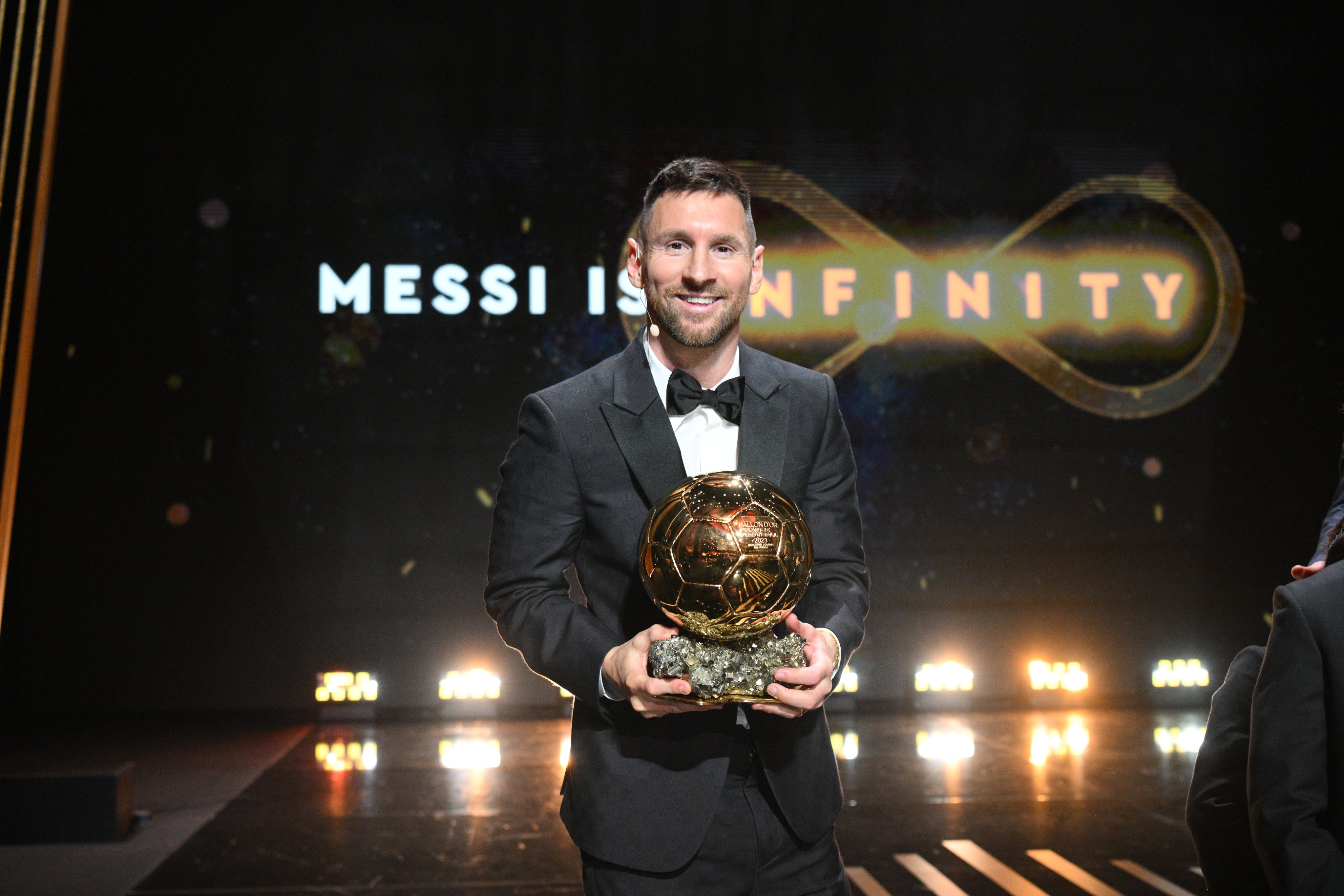 Ôsma Zlatá lopta pre Lionela Messiho!