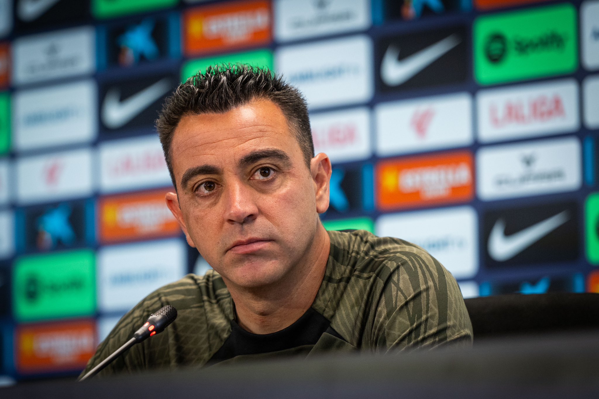 Xavi apeluje na „stabilitu a čas“ uprostřed pokračující finanční krize