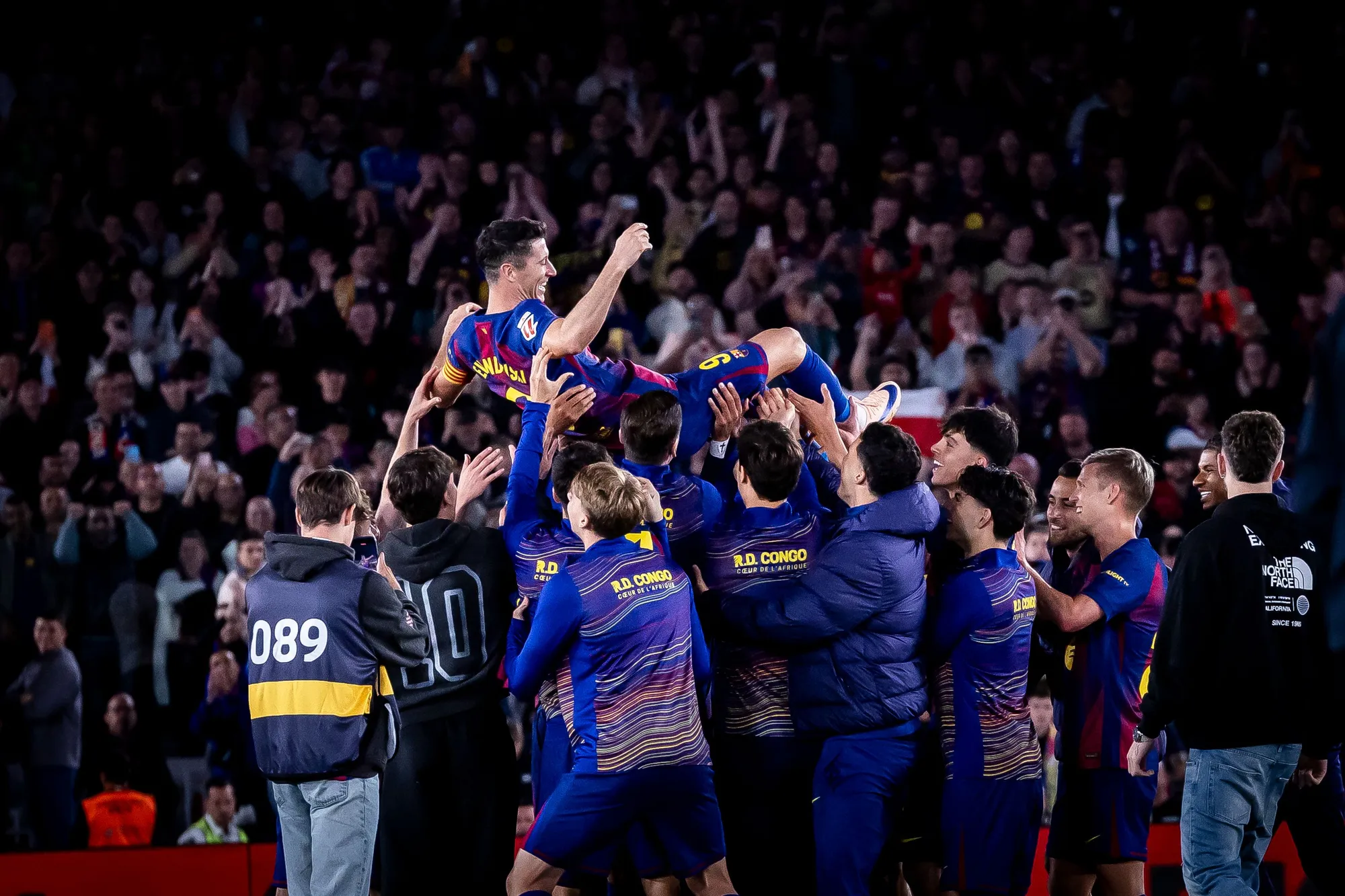 Camp Nou sa rozlúčil s Robertom Lewandowskim