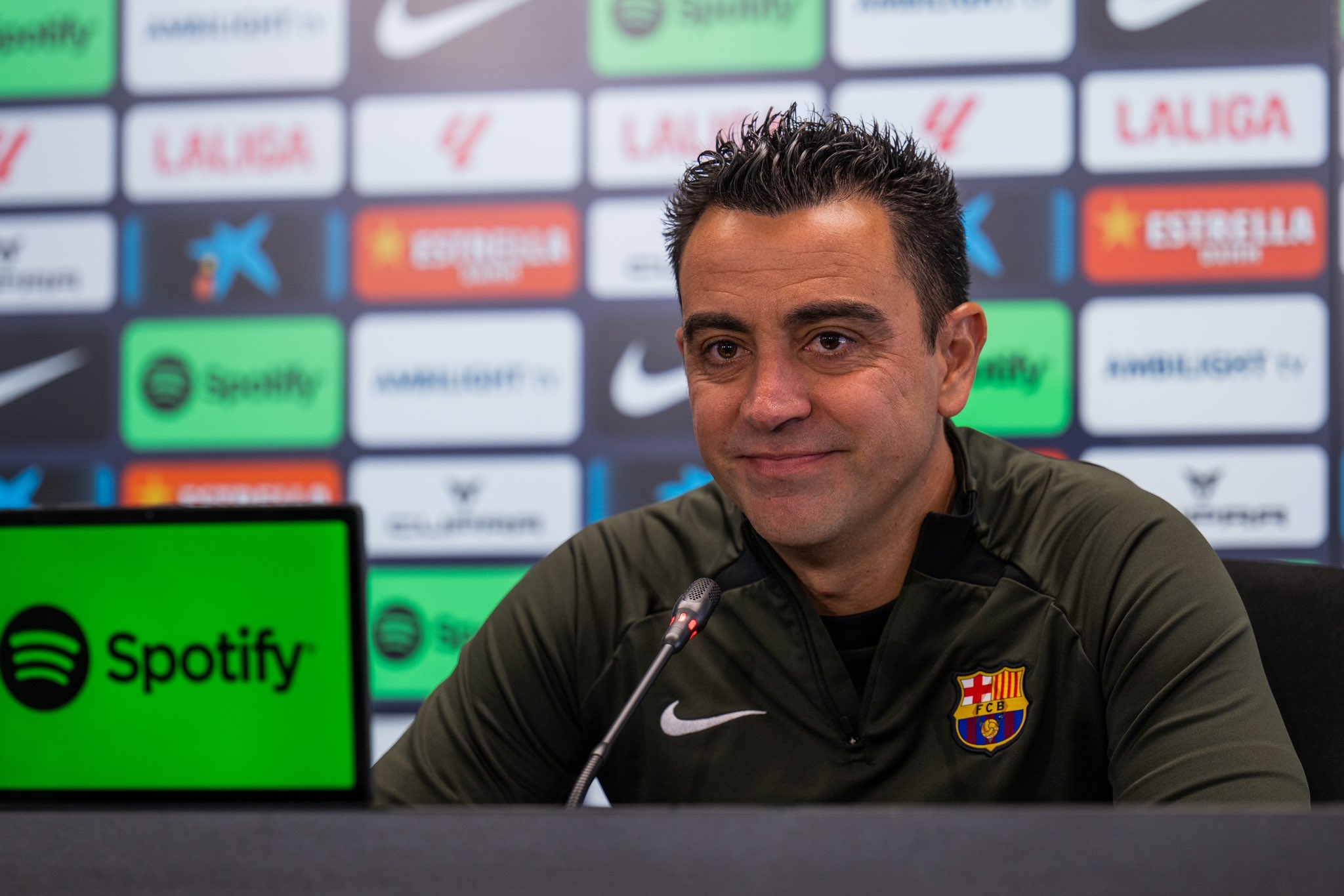 Od Lionela Messiho po Xaviho - Barcelona předhodila své legendy lvům