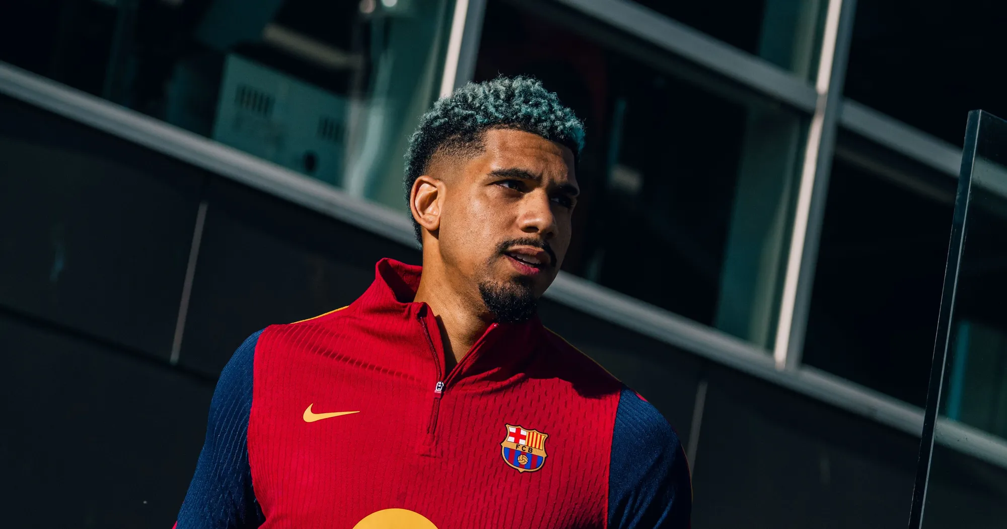 Oficiálně: Ronald Araújo odchází na hostování do Liverpoolu 