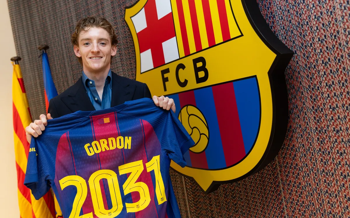 Anthony Gordon se stává hráčem FC Barcelona