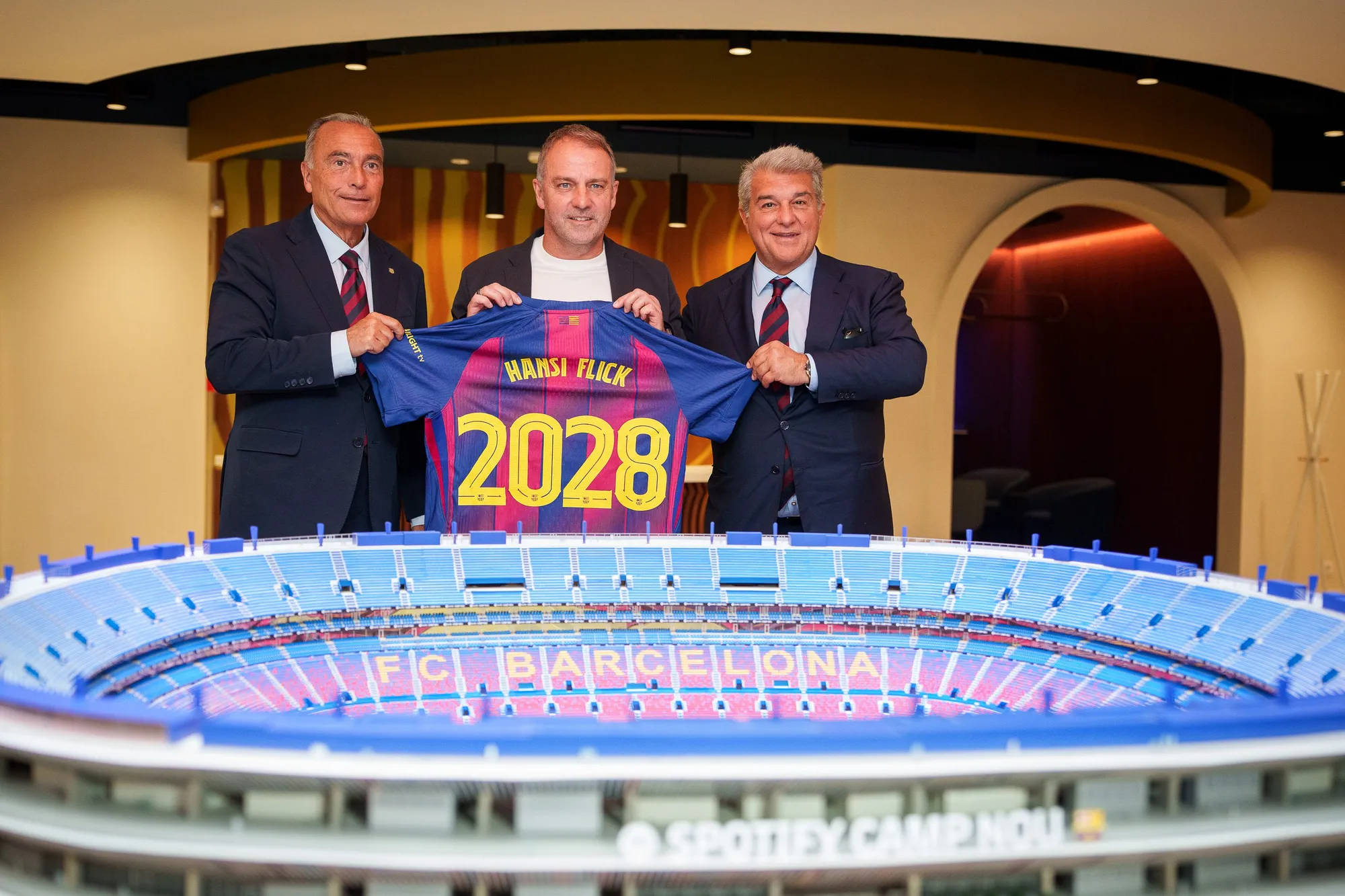 Oficiálne: Hansi Flick predĺžil zmluvu do 2028